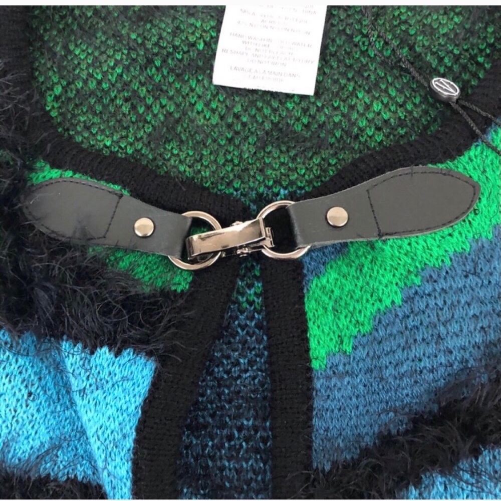 Vertigo Cozy Shawl Cape Poncho Shrug Sweater Fringe NEW Size Small Medium - Picture 4 of 10
